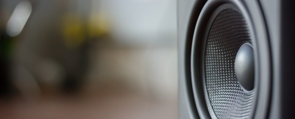 how-to-stop-speakers-from-buzzing-audiocruiser